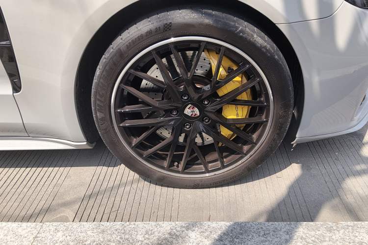 Used Porsche Panamera 2019 Panamera 2.9T Right Front Wheel Hub