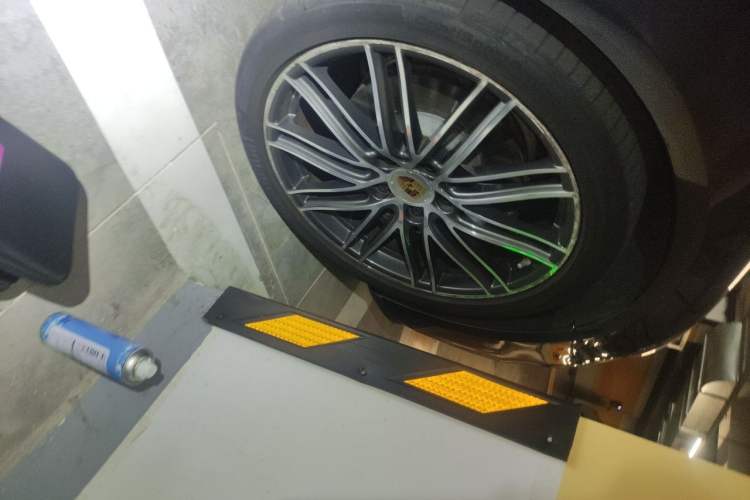 Used Porsche Panamera 2019 Panamera 2.9T Right Front Wheel Hub