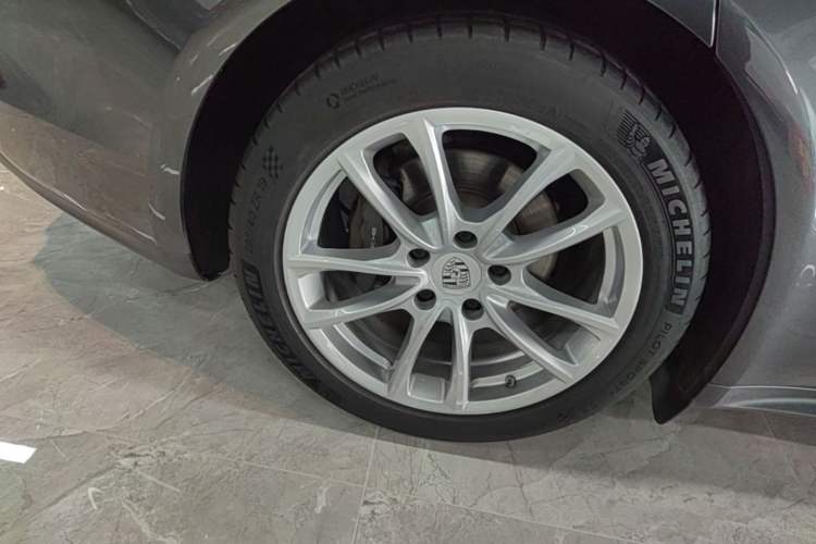 Used Porsche Panamera 2019 Panamera 2.9T Right Rear Wheel Hub