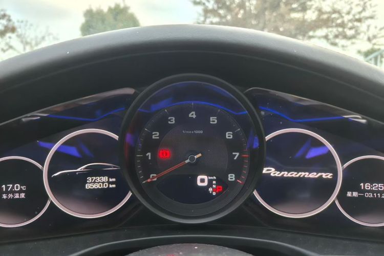 Used Porsche Panamera 2019 Panamera Executive Long Wheelbase 2.9T Odometer Close Up
