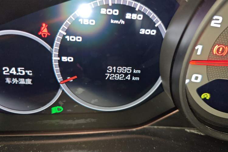Used Porsche Panamera 2019 Panamera 2.9T Odometer Close Up