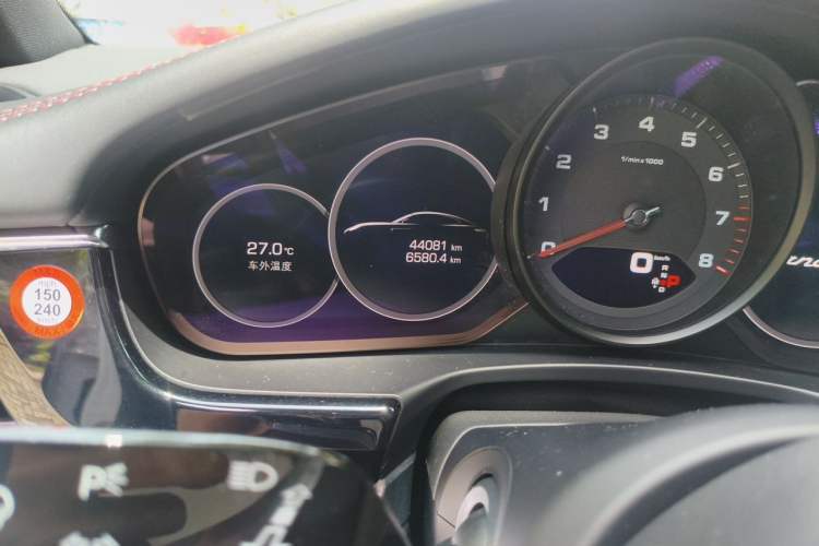 Used Porsche Panamera 2019 Panamera 2.9T Odometer Close Up