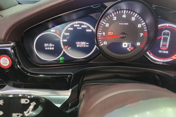 Used Porsche Panamera 2019 Panamera 2.9T Odometer Close Up