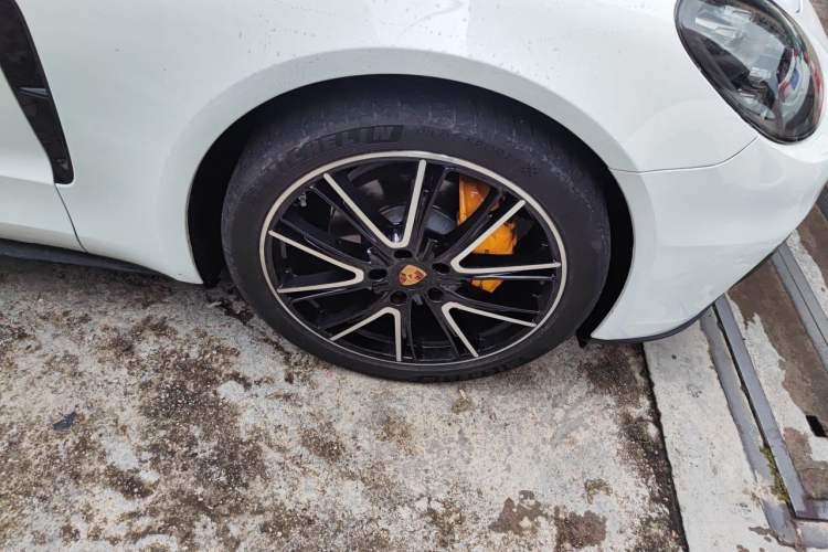 Used Porsche Panamera 2019 Panamera 2.9T Right Front Wheel Hub