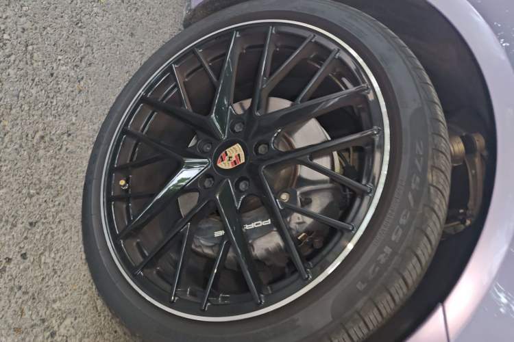 Used Porsche Panamera 2019 Panamera 2.9T Right Front Wheel Hub