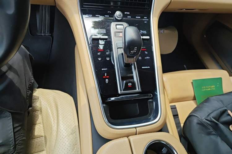 Used Porsche Panamera 2019 Panamera 4 Executive Long Wheelbase 2.9T Gear Lever