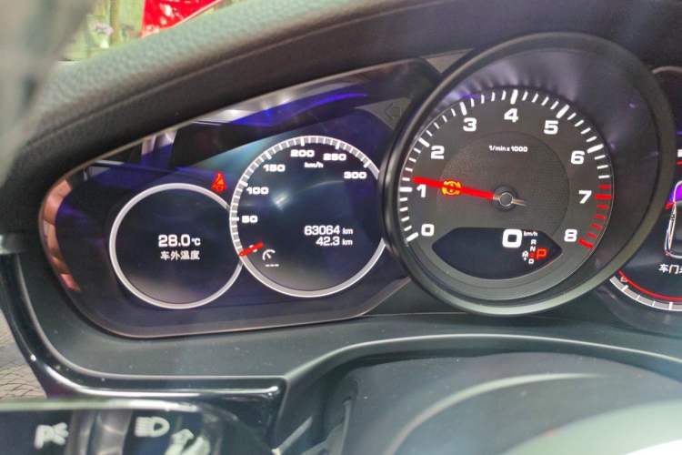 Used Porsche Panamera 2019 Panamera 2.9T Odometer Close Up