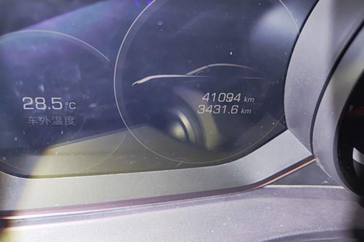 Used Porsche Panamera 2019 Panamera 2.9T Odometer Close Up