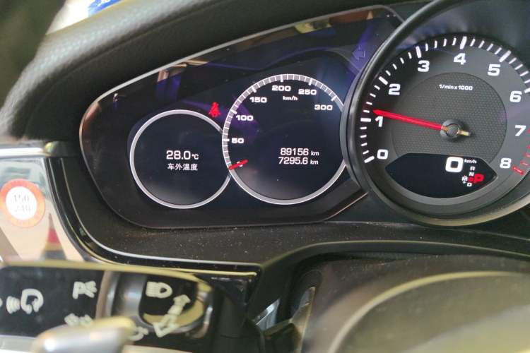 Used Porsche Panamera 2019 Panamera 2.9T Odometer Close Up