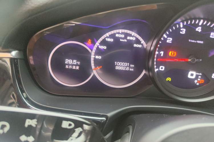 Used Porsche Panamera 2019 Panamera 2.9T Odometer Close Up