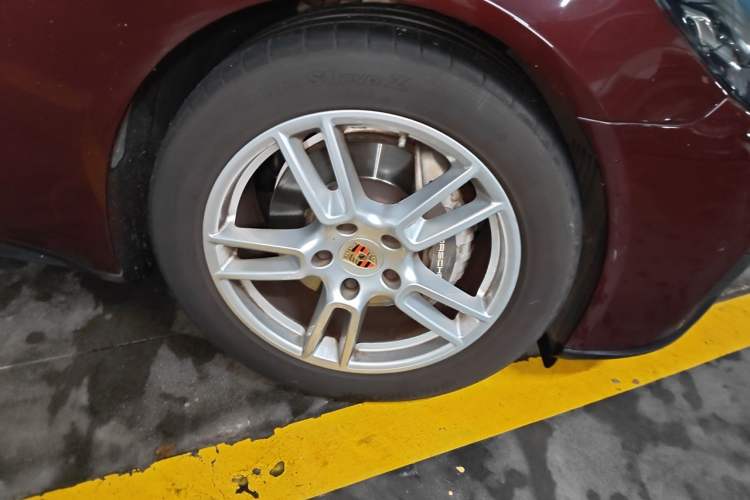 Used Porsche Panamera 2019 Panamera 2.9T Right Front Wheel Hub