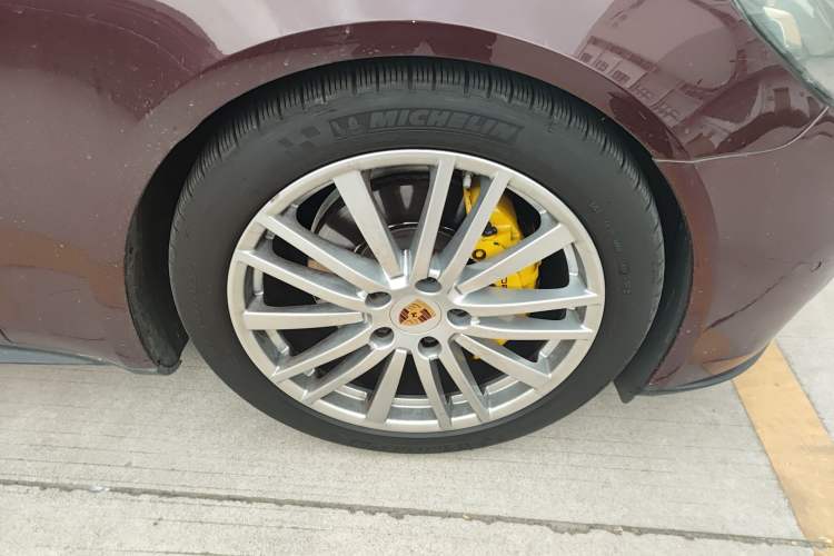Used Porsche Panamera 2019 Panamera 2.9T Right Front Wheel Hub