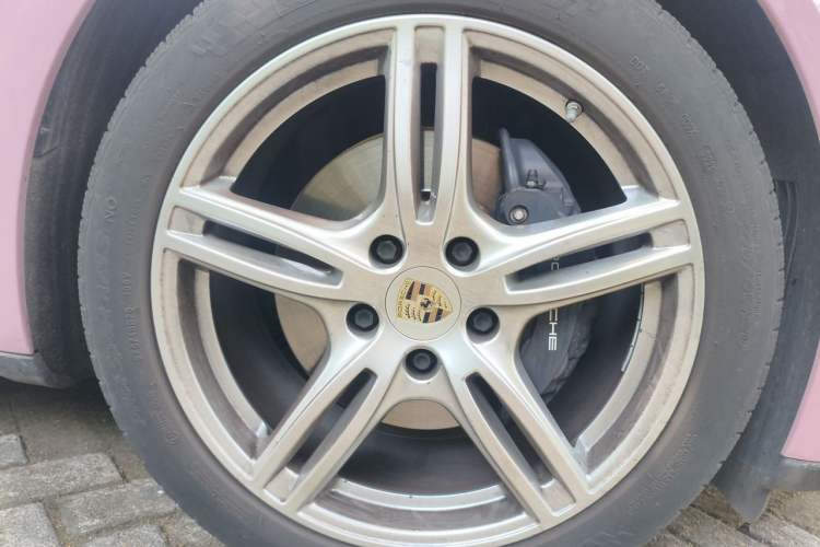Used Porsche Panamera 2019 Panamera 2.9T Right Front Wheel Hub