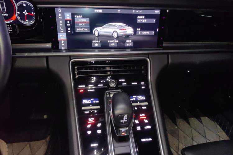 Used Porsche Panamera 2019 Panamera 4 Executive Long Wheelbase 2.9T Audio And AC Panel