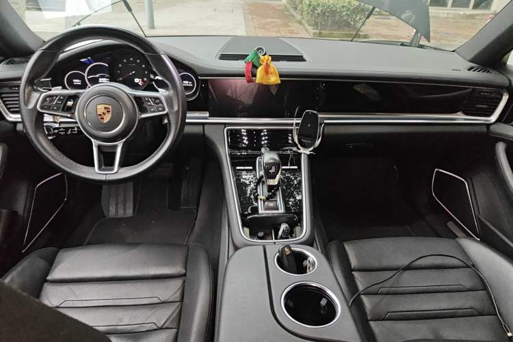 Used Porsche Panamera 2019 Panamera 2.9T Center Console