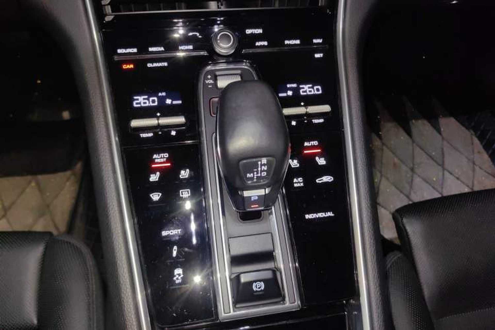 Used Porsche Panamera 2019 Panamera 4 Executive Long Wheelbase 2.9T Gear Lever