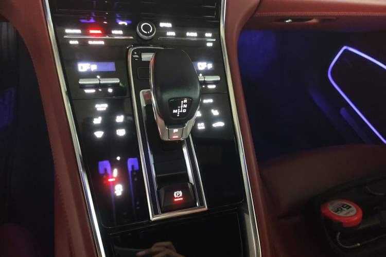 Used Porsche Panamera 2019 Panamera 4 Executive Long Wheelbase 2.9T Gear Lever