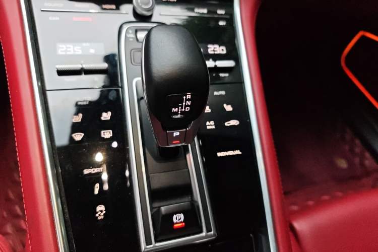Used Porsche Panamera 2019 Panamera 4 Executive Long Wheelbase 2.9T Gear Lever