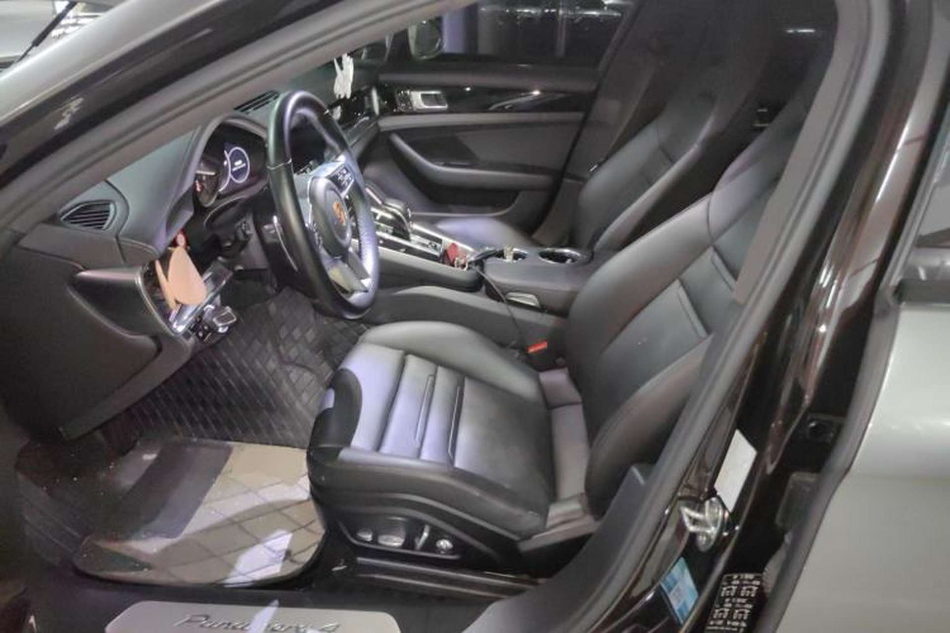 Used Porsche Panamera 2019 Panamera 4 Executive Long Wheelbase 2.9T Left Front Seat
