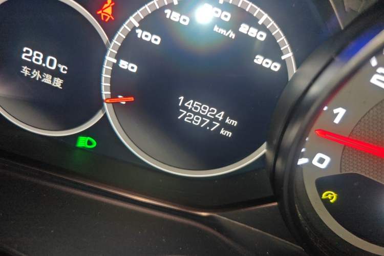 Used Porsche Panamera 2019 Panamera 2.9T Odometer Close Up