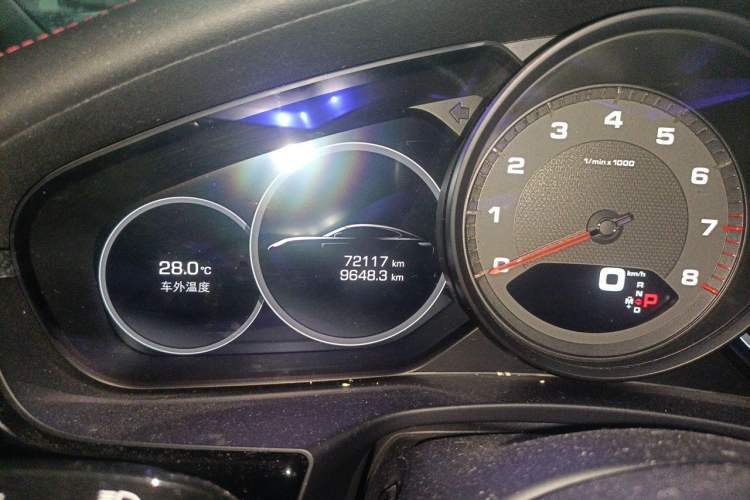 Used Porsche Panamera 2019 Panamera 2.9T Odometer Close Up