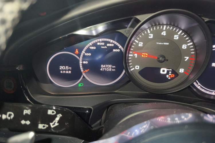 Used Porsche Panamera 2019 Panamera 4 Executive Long Wheelbase 2.9T Odometer Close Up