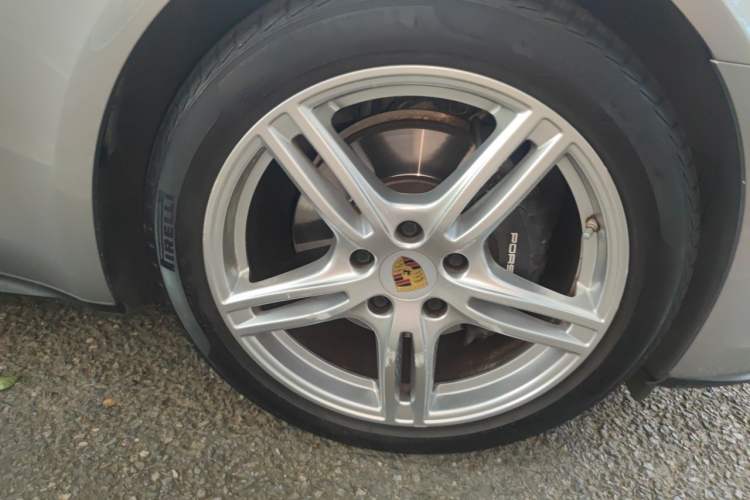Used Porsche Panamera 2019 Panamera 2.9T Right Front Wheel Hub