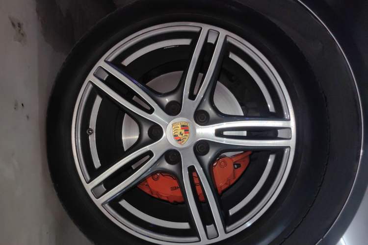 Used Porsche Panamera 2019 Panamera 4 Executive Long Wheelbase 2.9T Right Front Wheel Hub