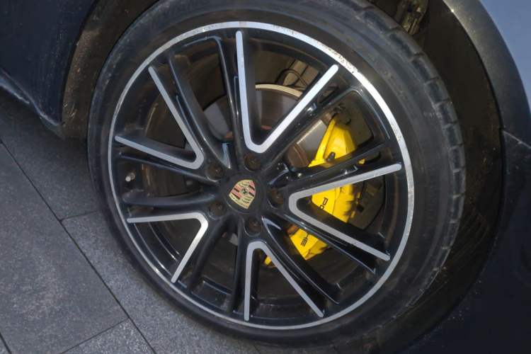 Used Porsche Panamera 2019 Panamera 2.9T Right Front Wheel Hub