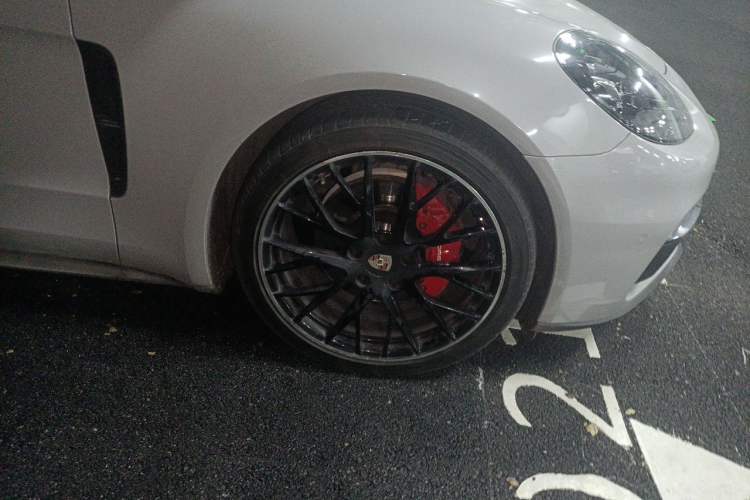 Used Porsche Panamera 2019 Panamera 2.9T Right Front Wheel Hub