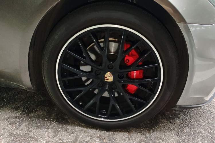 Used Porsche Panamera 2019 Panamera 4 Executive Long Wheelbase 2.9T Right Front Wheel Hub