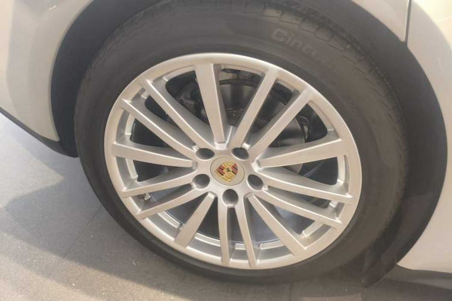 Used Porsche Panamera 2019 Panamera 2.9T Right Rear Wheel Hub