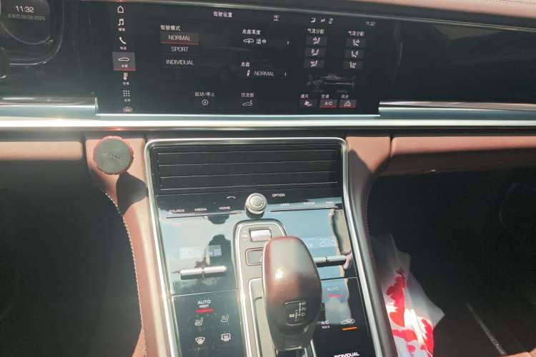 Used Porsche Panamera 2019 Panamera 4 Executive Long Wheelbase 2.9T Audio And AC Panel