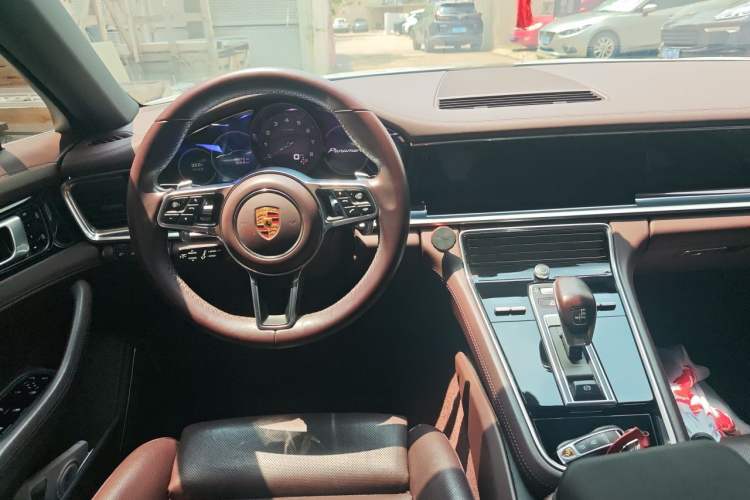 Used Porsche Panamera 2019 Panamera 4 Executive Long Wheelbase 2.9T Center Console