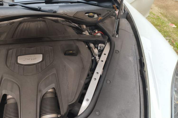 Used Porsche Panamera 2019 Panamera 2.9T Engine Bay Left
