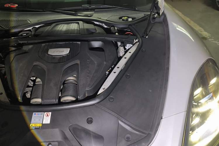 Used Porsche Panamera 2019 Panamera 2.9T Engine Bay Left