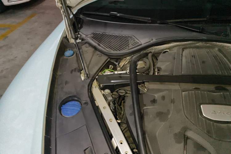 Used Porsche Panamera 2019 Panamera 2.9T Engine Bay Right