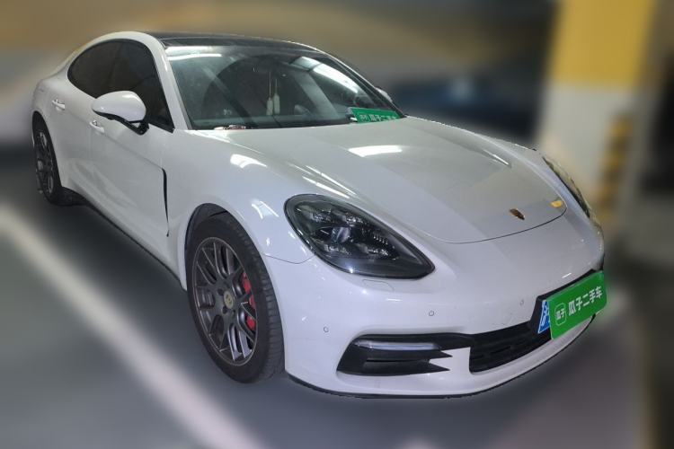 Used Porsche Panamera 2019 Panamera 2.9T Front Right 45 Deg