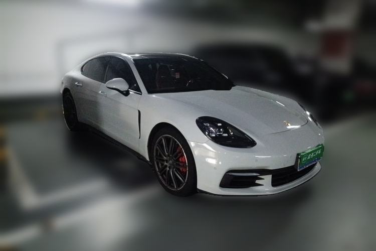 Used Porsche Panamera 2019 Panamera 2.9T Front Right 45 Deg