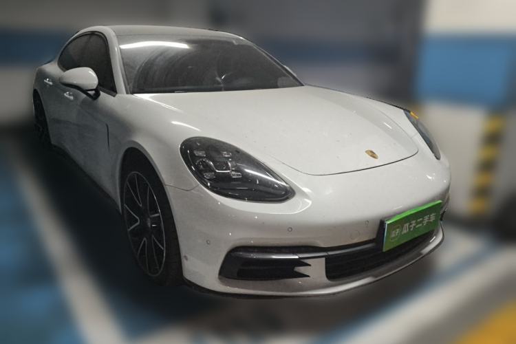 Used Porsche Panamera 2019 Panamera 2.9T Front Right 45 Deg