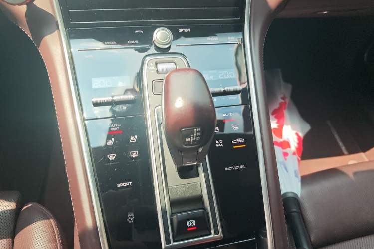 Used Porsche Panamera 2019 Panamera 4 Executive Long Wheelbase 2.9T Gear Lever