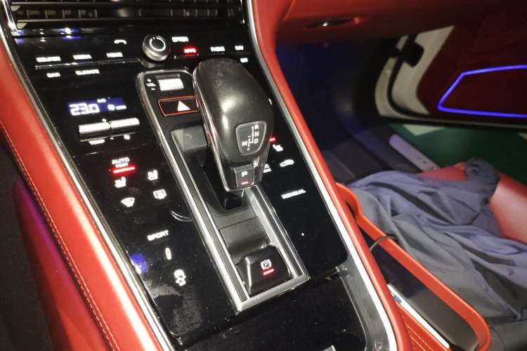 Used Porsche Panamera 2019 Panamera 4 Executive Long Wheelbase 2.9T Gear Lever