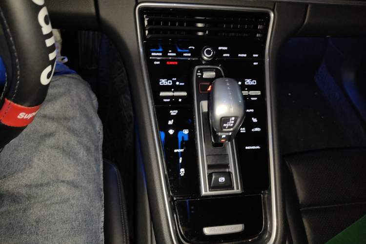 Used Porsche Panamera 2019 Panamera 4 Executive Long Wheelbase 2.9T Gear Lever