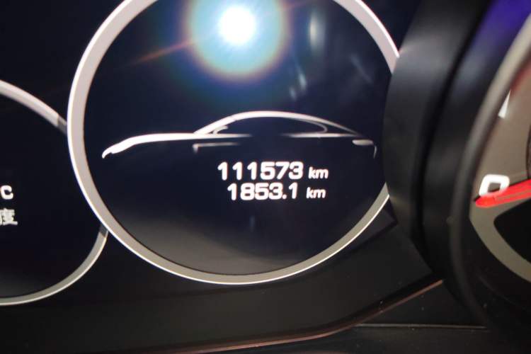 Used Porsche Panamera 2019 Panamera 2.9T Odometer Close Up