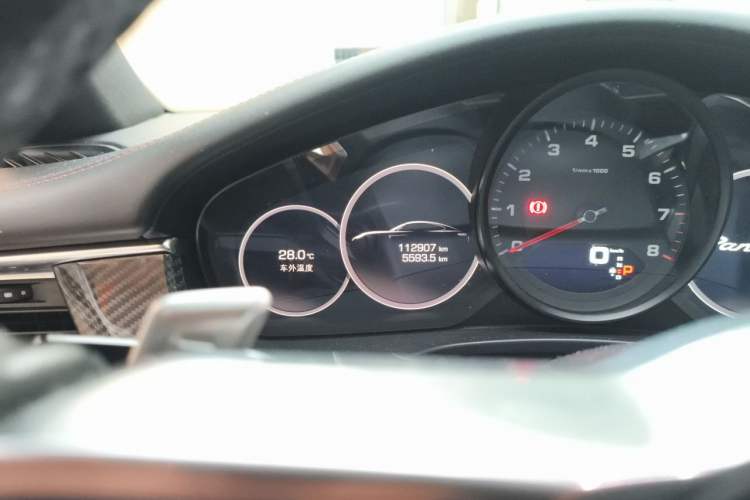 Used Porsche Panamera 2019 Panamera 2.9T Odometer Close Up