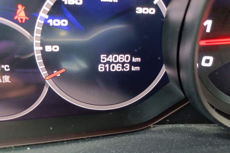 Used Porsche Panamera 2019 Panamera 2.9T Odometer Close Up