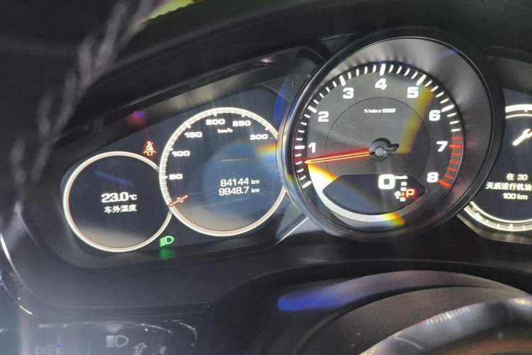Used Porsche Panamera 2019 Panamera 2.9T Odometer Close Up
