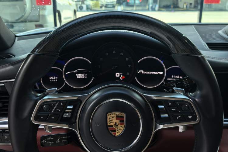 Used Porsche Panamera 2019 Panamera 2.9T Odometer Close Up