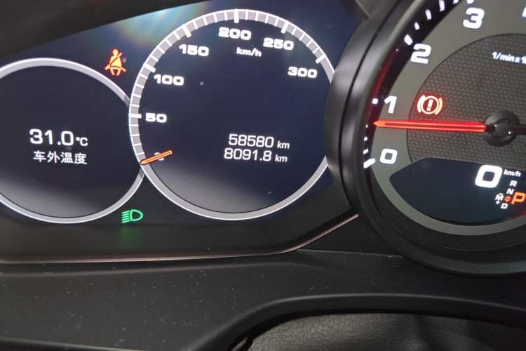 Used Porsche Panamera 2019 Panamera 2.9T Odometer Close Up