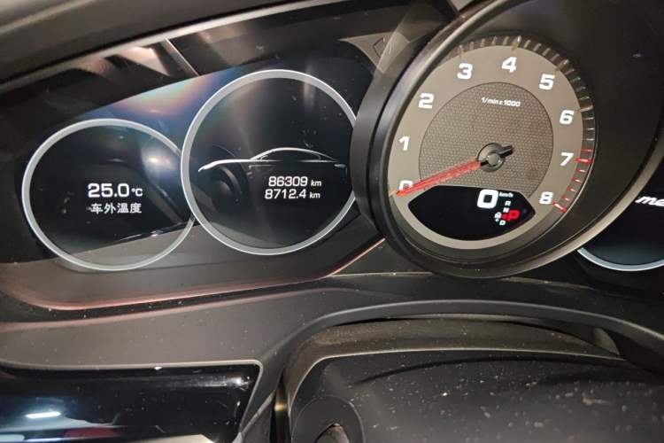 Used Porsche Panamera 2019 Panamera 4 Executive Long Wheelbase 2.9T Odometer Close Up